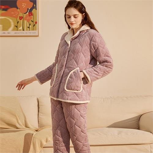 泡芙绒剪花夹棉女套装