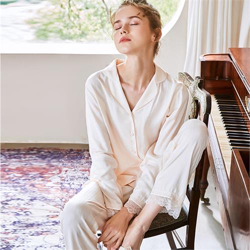 贡缎提条女套装